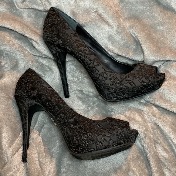 Simply Vera by Vera Wang High Heels - Picture 3 of 5